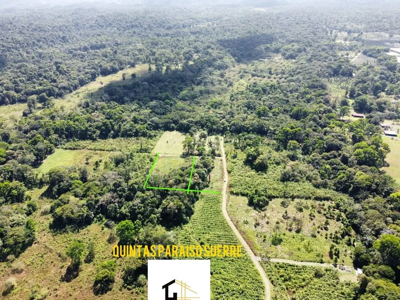Toma aérea de Quintas Paraíso con su calle interna