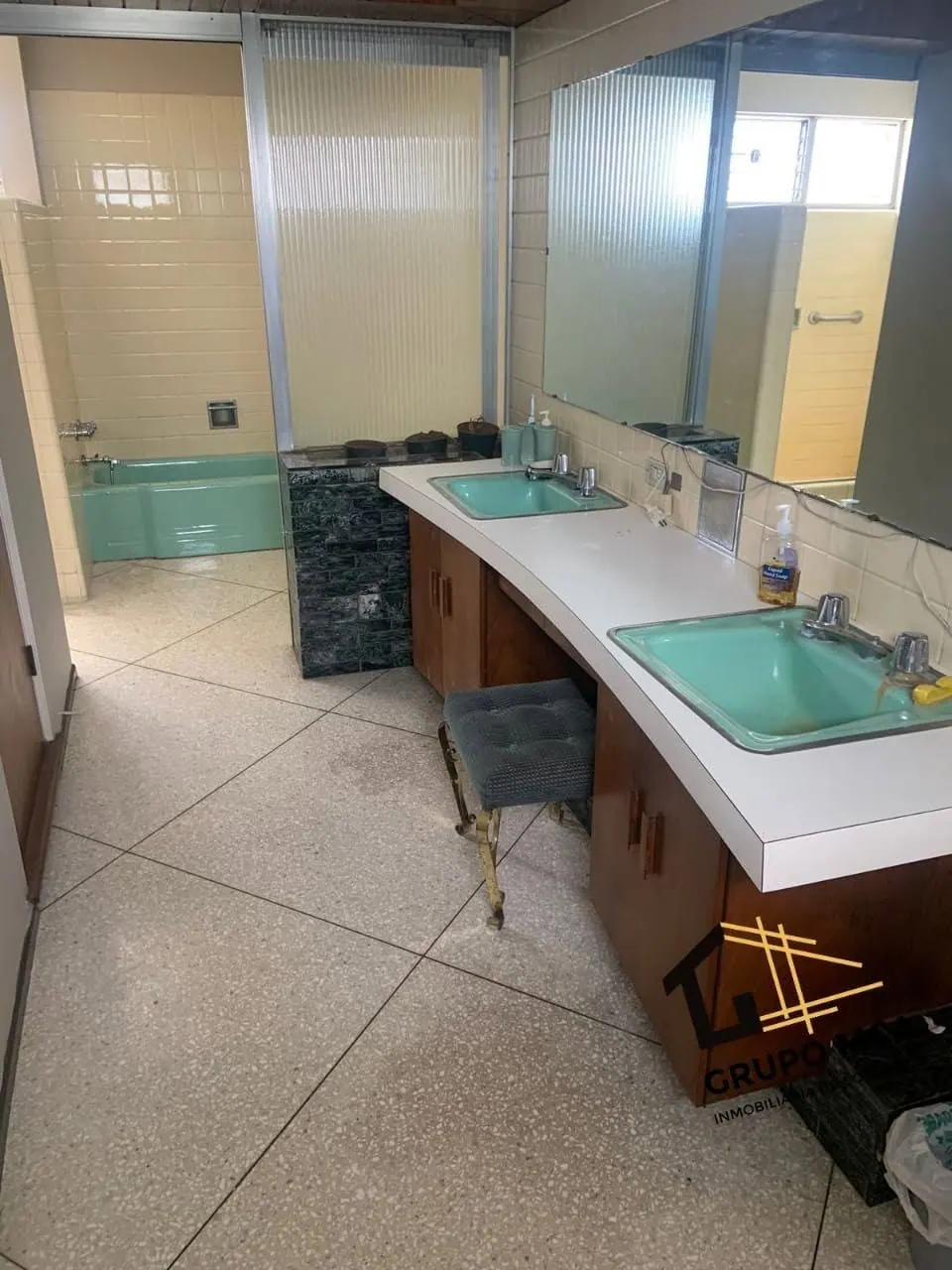 Baño con lavatorio doble